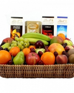 8 ITEMS Fresh Fruit Basket w/ 3 lindt bar chocolate & 1 box